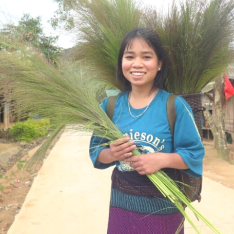 “Cần cả một ngôi làng để bảo vệ một bé gái”