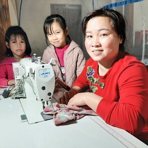 “Giờ đã có mẹ ở nhà, em không còn lo lắng mỗi khi cho em uống thuốc nữa”